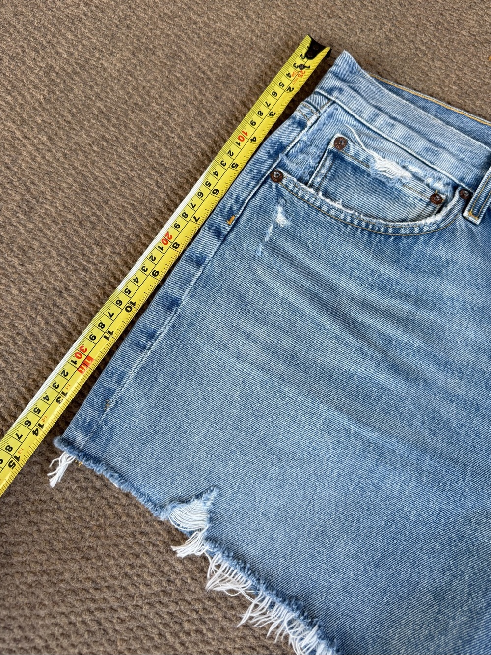 AGOLDE Women’s Parker Long Cut Off Denim Jean Shorts Women’s Size 31 WORN ONCE - Picture 3 of 9